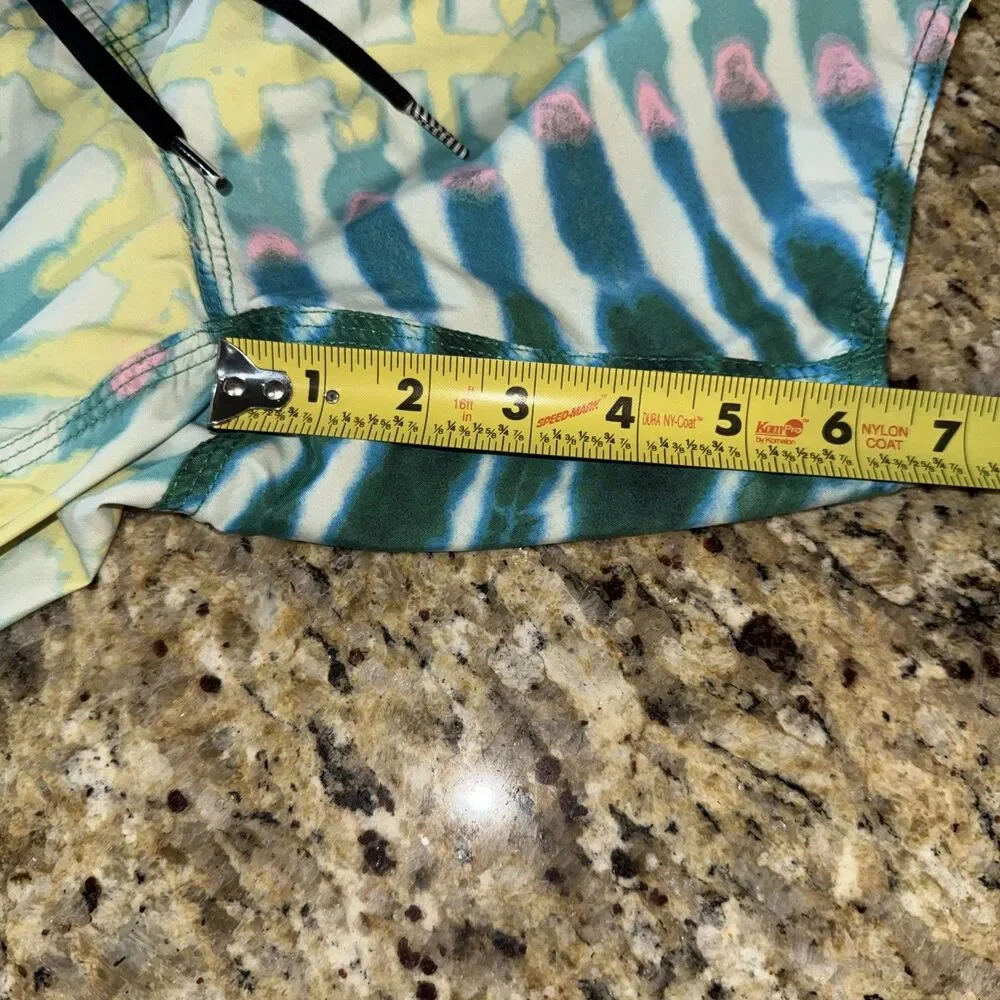 Volcom Beach Bunch Trunk 17 Tie Dye Size Large Drawstring